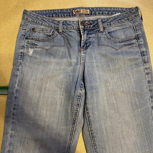 Women’s Y2K l.e.i Ashley Low-rise Denim Flare Jeans - Picture 9 of 9